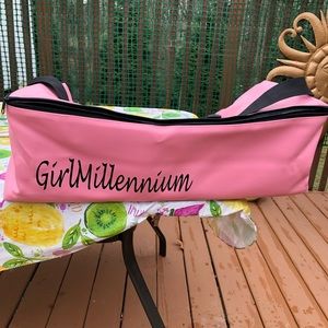 Overnight/duffle bag so cute looks brand new completely beautiful bonus inserts